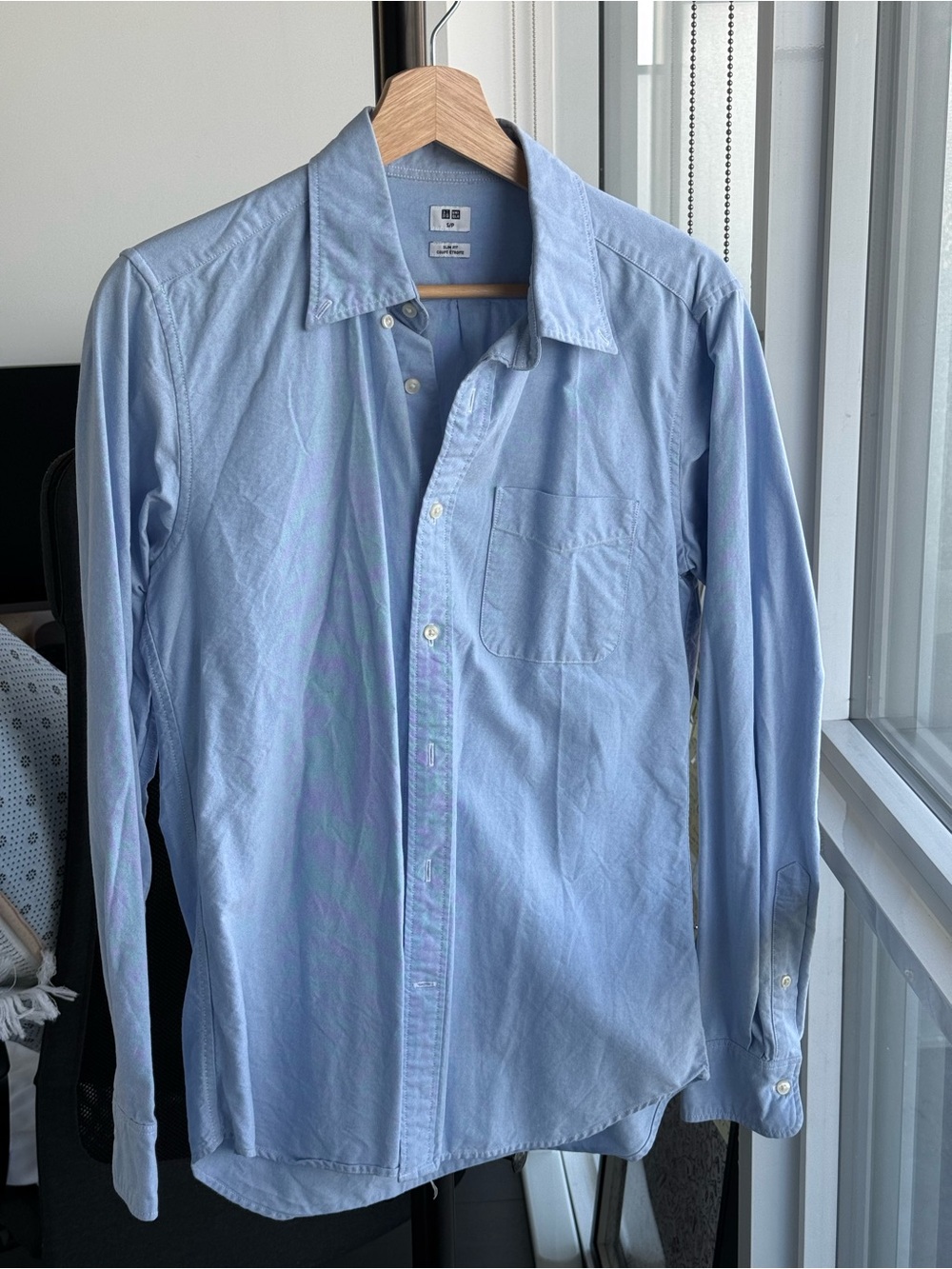 UNIQLO Men's Light Blue Button-Down Oxford Shirt